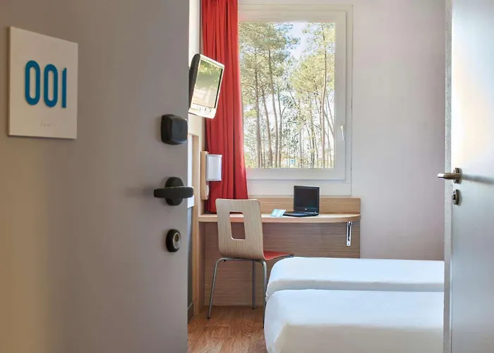 Kyriad Direct Mont De Marsan - St Avit